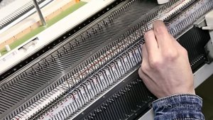 СПАНДЕКС по КРАЮ РЕЗИНКИ на вязальной машине. Мастер класс