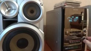 Фон на музыкальном центре Samsung MM-ZJ9