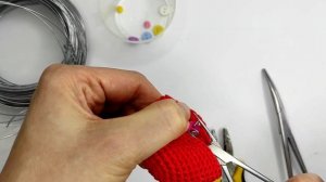 5 вариантов креплений деталей для вязаных игрушек / Нитяное, пуговичное, шплинтовое крепление