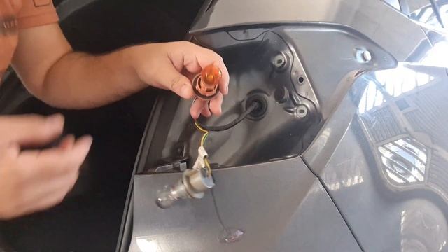 Como desmontar a lanterna e trocar as lâmpadas do Creta