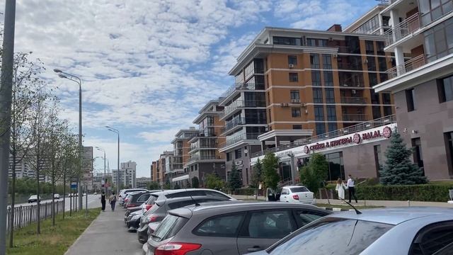 ЖИЗНЬ В КАЗАНИ\ПРОГУЛКА ПО КАЗАНИ\ОТ РИВЬЕРЫ ДО ЧАШИ\УЛИЦА СИБГАТА ХАКИМА\ПРЕСТИЖНЫЙ РАЙОН КАЗАНИ