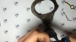 Как открыть наручники