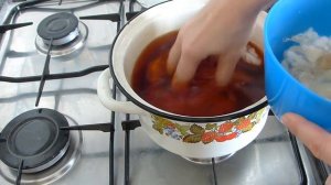 Как покрасить овечью шерсть луком.