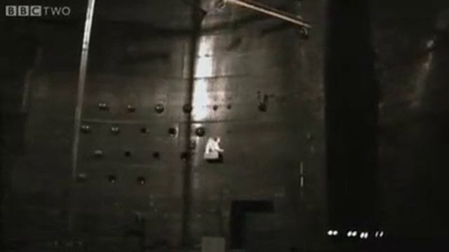 Что вперёд перо или стальное ядро в вакууме смотреть онлайн