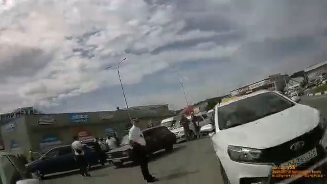 Вокруг рынка «Лира» в Пятигорске разгорелся очередной скандал смотреть онлайн