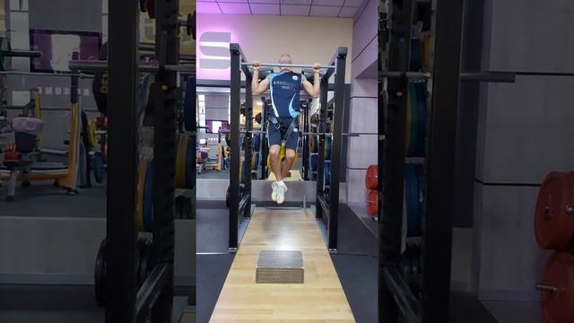 Подтягивания +25 кг, pull ups смотреть онлайн