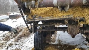 Новая транспортерная лента на РОУ-6 поломка-ремонт. Два трактора МТЗ-82.1 тягают навоз в поле