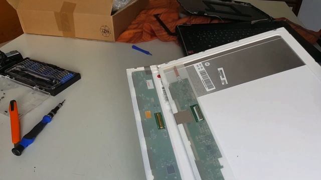 Repairing a Toshiba Satellite C70D-B-10X with a Brocken LED Display 17,3" смотреть онлайн