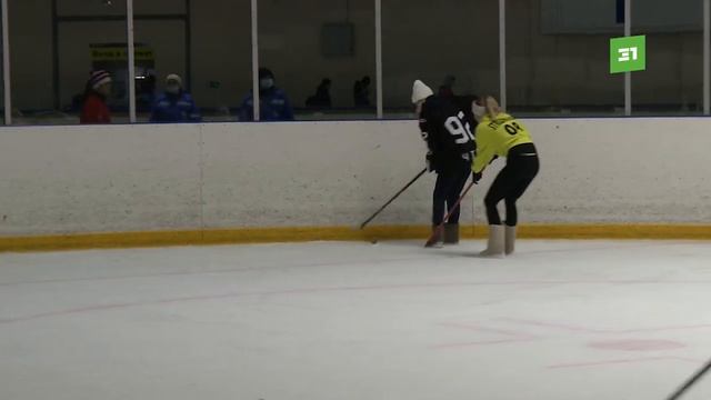 Отыграли по максимуму! В Челябинске прошел кубок заксобрания по хоккею на валенках смотреть онлайн