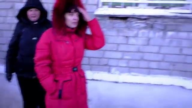 Спиленное дерево упало на такси смотреть онлайн