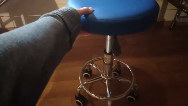 Какую кушетку выбрать начинающему лэшмейкеру, место лэшмейкера на дому. Видеообзор кушетки и стула.