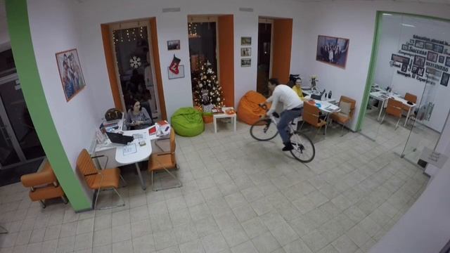 Когда холодно в офисе зимой:-) смотреть онлайн