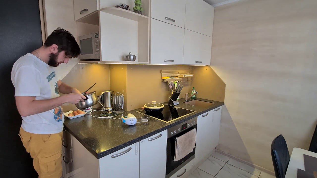 Жарим с сыном блины:) смотреть онлайн