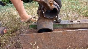 Демонтаж старых втулок бинокля трактора Т-70.