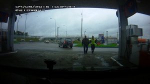 Забыл вытащить пистолет на азс