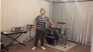 Танцуют все. Пор де бра