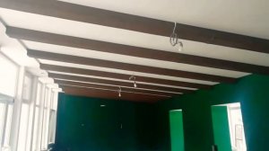 Монтаж полиуретановых фальш балок на потолок