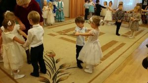 Танец зайчиков с морковками