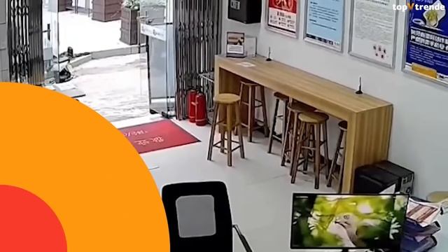 На Скрытую Камеру Попало Такое, что Никто не Должен Был Увидеть смотреть онлайн