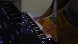 Tocando bachata y merengue en el piano, Medeli Akx10