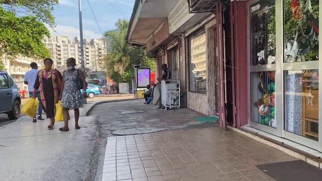 TAKING A WALK DOWN CENTRE VILLE | LIBREVILLE GABON?? смотреть онлайн