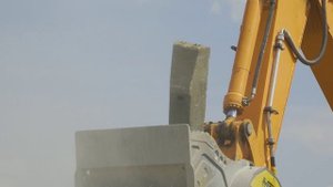 Уникальный комплекс переработки старых железобетонных шпал действует на Свердловской магистрали.wmv