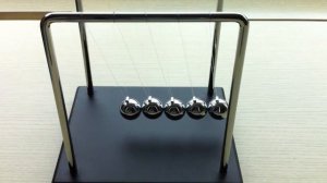 Newton's cradle - Four balls up