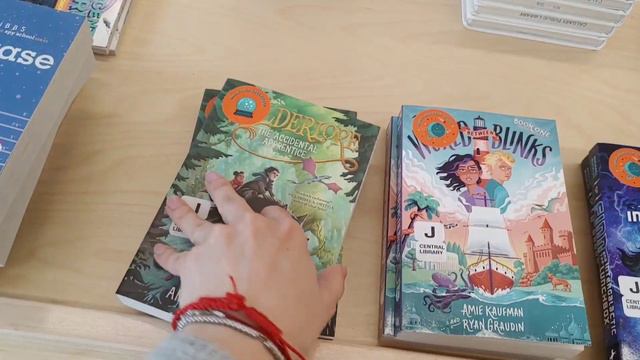 Поход в Central library. Библиотеки в Канаде Вас удивят! Кто ходит в библиотеку и что там внутри. смотреть онлайн