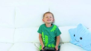 Даня нашел способ ничего не делать и играть в игры