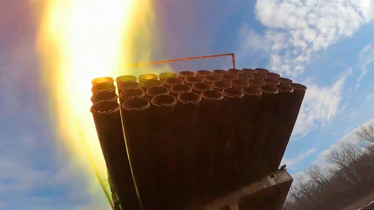 В Минобороны РФ сообщили о постепенном продвижении российских подразделений