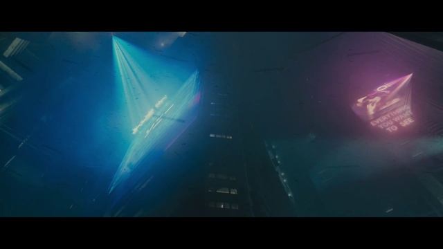 Бегущий по лезвию 2049 (2017)