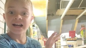 Построил СЕКРЕТНУЮ КОМНАТУ На ЧЕРДАКЕ!