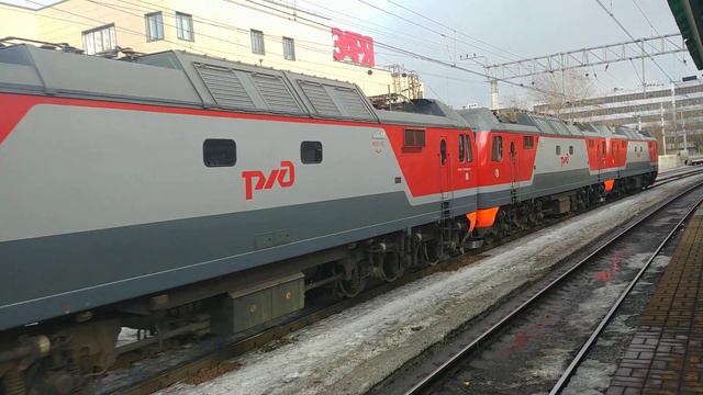 "ЭКСКЛЮЗИВ" Электровоз ЭП20-057 со сплоткой ЧС7, ЭП2К смотреть онлайн