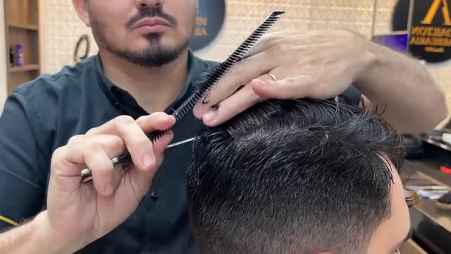 Como fazer corte social na tesoura e máquina um | aprenda conectar topo com lateral no pente corrid смотреть онлайн