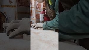 Работа лобзиком по дубу.Выпиливаю контур блюдца.Толщина доски 20 мм.