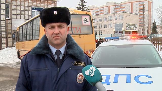 Полицейский Дед Мороз возглавил «Родительский патруль» Смоленского района.