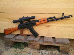 Обзор макета АК-74 и ПМ из дерева