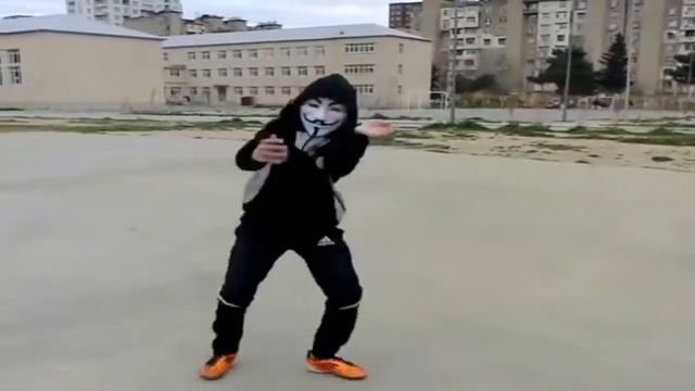 Анонимус танцует под песню БадаБум. смотреть онлайн