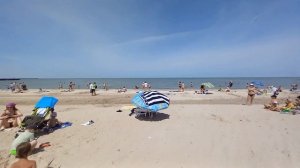 Отдых в Ейске на Азовском море . Центральный городской пляж Ейска .