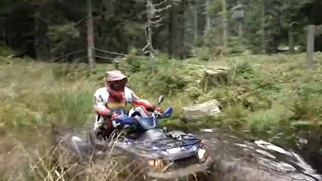 Kawasaki brute force 750 in the water with road tires смотреть онлайн