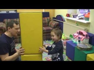 что делать если ребенок кидает игрушки