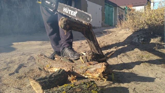 Huter BS-2300M в деле. Тест бензопилы смотреть онлайн