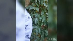 Бабочка махаон атакует ребенка:)