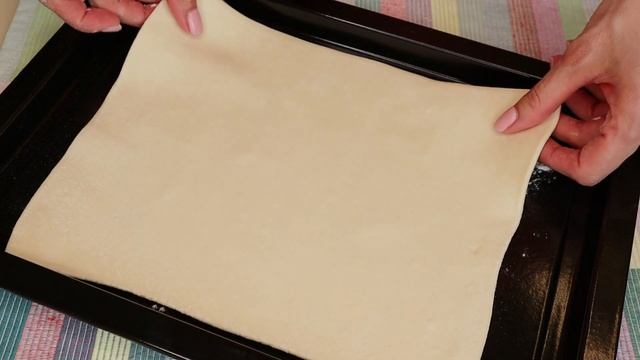 Быстрая пицца с колбасой на слоеном тесте. Вкусная пицца дома / Homemade Pizza. Very fast. Eng sub