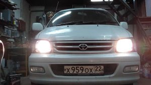 Toyota Noah установка линз и масок с функцией ДХО- поворот