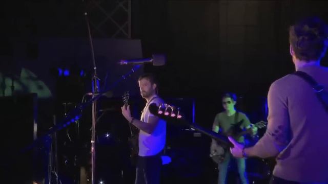 Kings Of Leon cover Robyn's Dancing On My Own смотреть онлайн