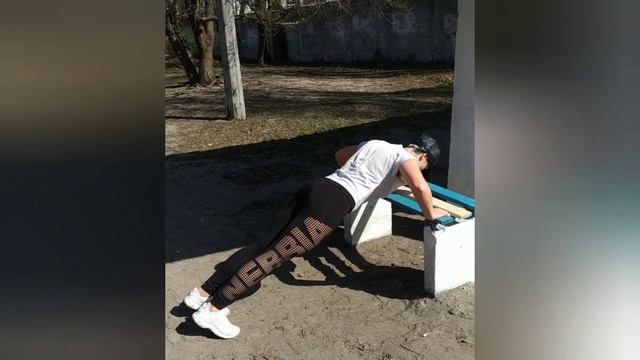 Отжимания от лавки. Push-ups from the bench. смотреть онлайн