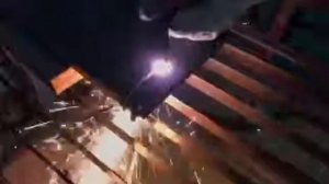 ПЛАЗМЕННЫЙ РЕЗАК (как работает ПЛАЗМОРЕЗ)как легко и быстро порезать толстый метал !