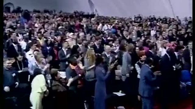 Виктор Янукович наградил Сандея Аделаджу грамотой смотреть онлайн