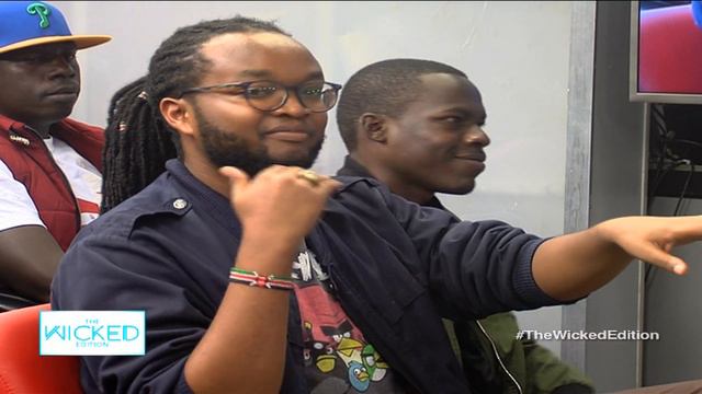 What's wrong with Men wishing each other Good night? - Wicked bytes смотреть онлайн